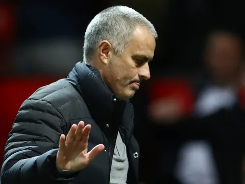 SỐC: Bất mãn Man Utd, Mourinho tự cho mình lối đi riêng?
