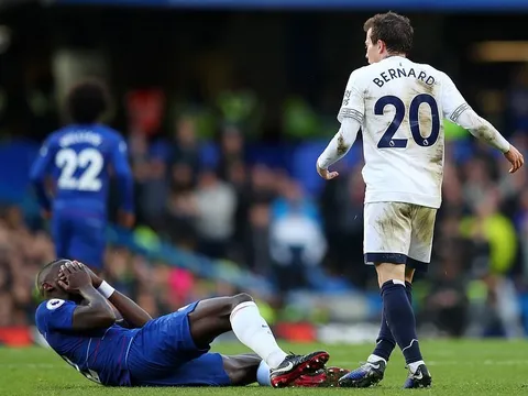 Rudiger ngã sấp mặt sau hành vi ác ý của cầu thủ Everton