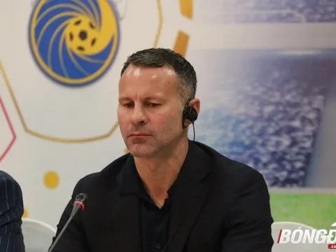 Ryan Giggs: Hãy nhìn gương bầu Đức!