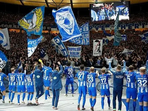 HLV Sarri tức điên: "Cầu thủ Chelsea khó dạy bảo!"