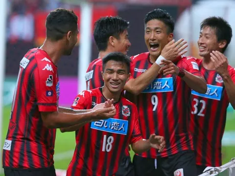 Tịt ngòi 16 trận, Messi Thái vẫn chinh phục bóng đá Nhật Bản