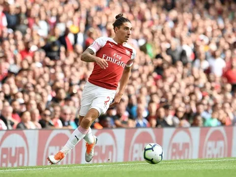 Hector Bellerin là con dao hai lưỡi với Arsenal