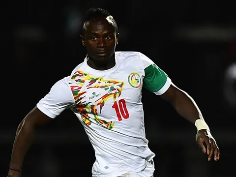 Mane gãy ngón tay, CĐV Liverpool bất bình với ‘virus FIFA’