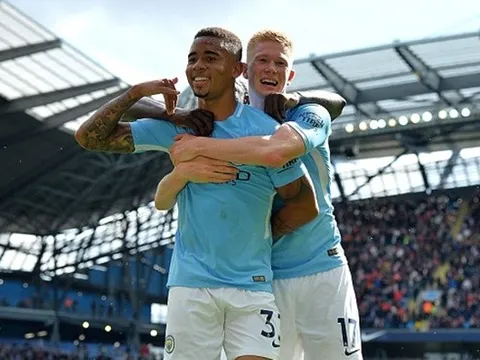 Sadio Mane nhận thẻ đỏ, Man City đè bẹp Liverpool bằng một 'bàn tay nhỏ'
