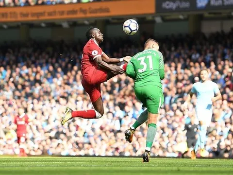 Sadio Mane và những cú kung-fu kinh điển của làng túc cầu