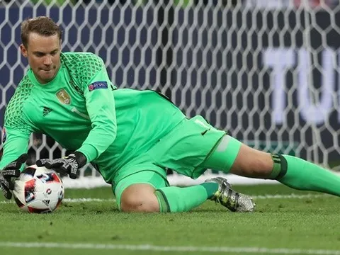 Sai lầm hiếm hoi của Neuer trong sự nghiệp