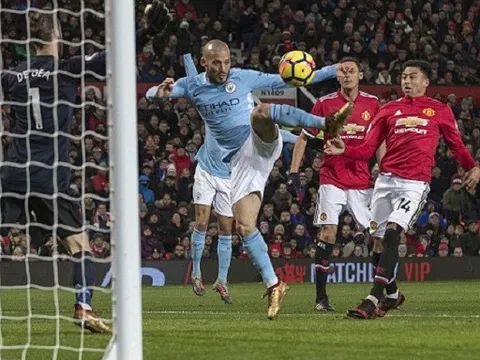 Sai lầm nối tiếp sai lầm, Man Utd "giương cờ trắng" trước Man City