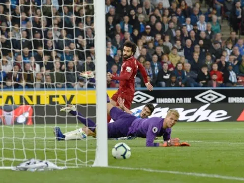 Salah giải hạn, Liverpool vẫn suýt mất điểm trước Huddersfield