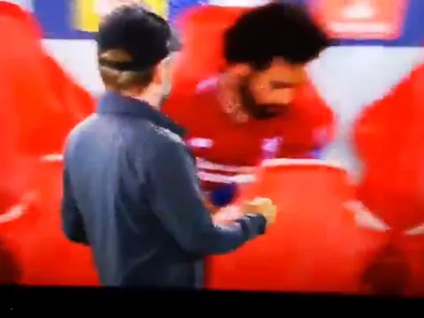 Salah phản ứng SỐC khi Firmino ghi bàn kết liễu PSG