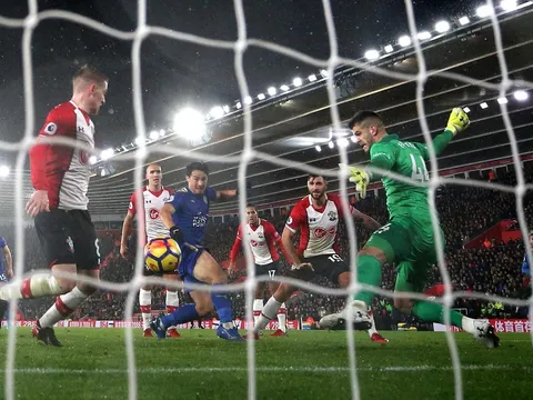 Samurai Nhật đi vào lịch sử, Bầy cáo bám sát Arsenal
