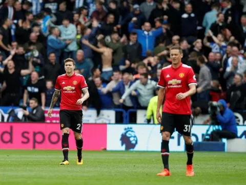 Sân cỏ châu Âu tối qua: Man Utd thế chỗ Chelsea