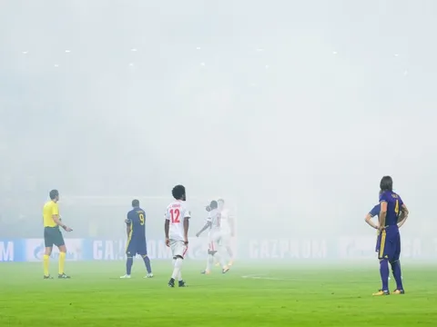 Sân nhà của Maribor ngập trong "khói lửa" ở Champions League
