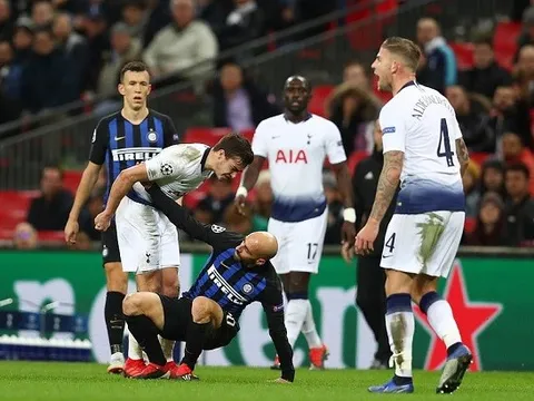 Sân Wembley choáng váng khi sao trẻ Tottenham "hạch tội" đàn anh