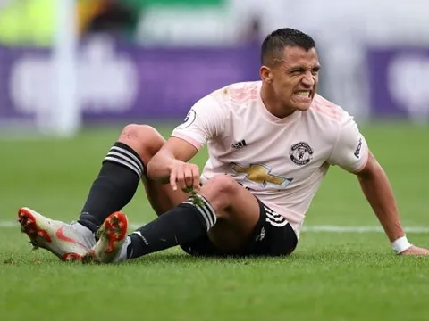 'Đe dọa' Sanchez, HLV Mourinho mang tin vui đến Martial