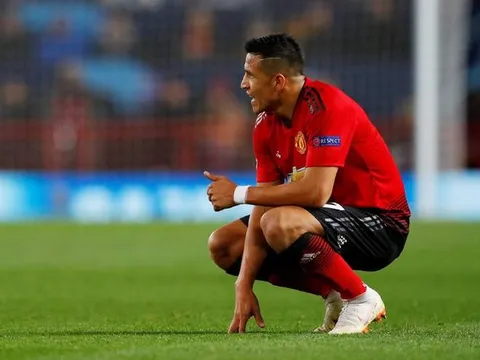 SỐC! Sanchez chạy nước rút thua cả Mata