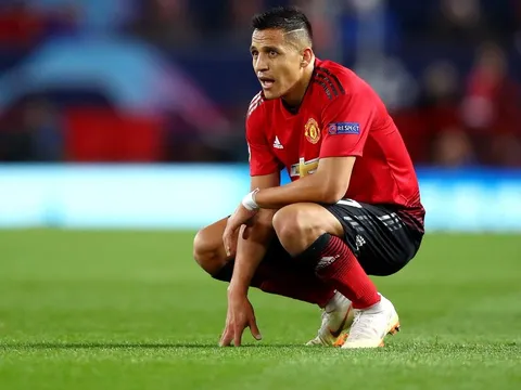 Sanchez đã nhầm, Manchester đáng ra phải màu xanh