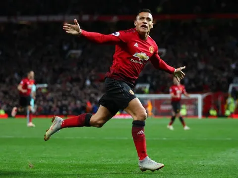 Sanchez giải cơn khát, Man United ngược dòng 'điên rồ' trước Newcastle