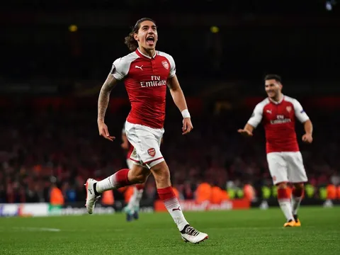 Sanchez lập siêu phẩm, Arsenal thắng nhọc ngày chào Europa League