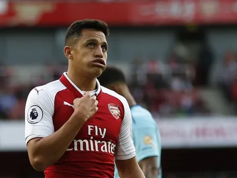 Sanchez nói gì với HLV Wenger khi ra đi không thành?
