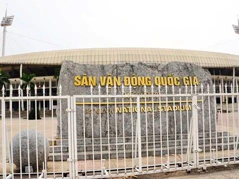 Di chuyển quả cầu đá "lấy hên" mong ĐT Việt Nam phá dớp sân Mỹ Đình