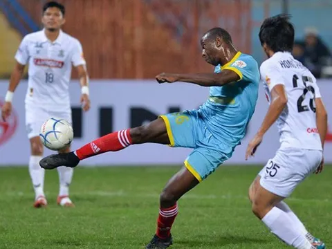 Sanna Khánh Hòa: Tấm vé “của nợ” và Gà son Toure Youssouf