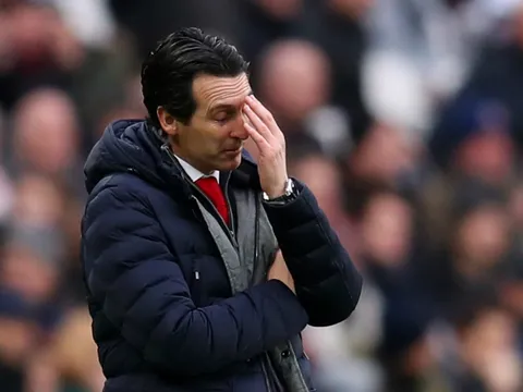 Sao Arsenal bực bội lên tiếng vì Emery bạc đãi Ozil