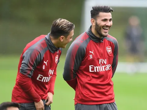 Sao Arsenal sắp hầu tòa vì lái xe quá tốc độ