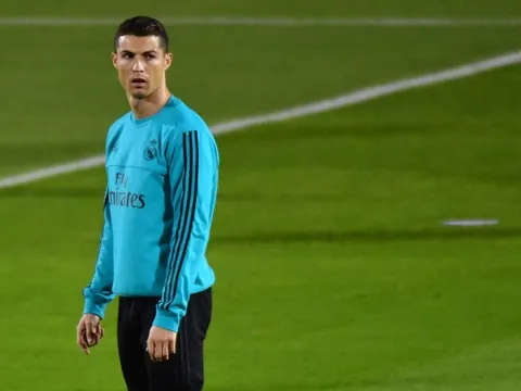 Sao Barca bất ngờ lên tiếng bảo vệ Ronaldo