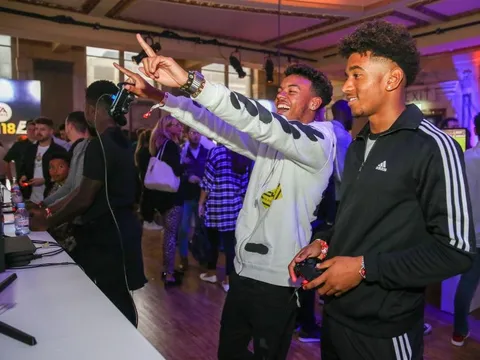 Sao bóng đá nô nức trong lễ ra mắt FIFA 18