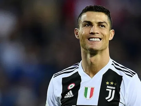 Sao Juventus choáng váng với 'độ trâu' của 'ông lão' Ronaldo
