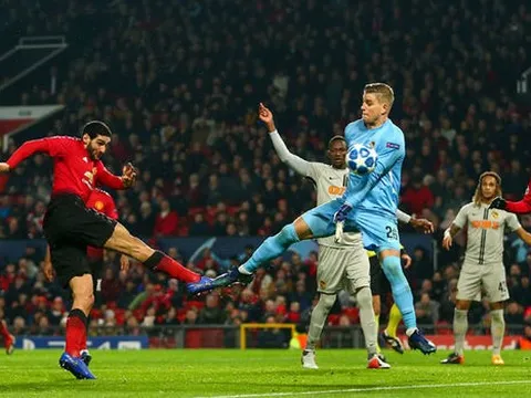 "Sao lại chỉ trích M.U? Liverpool cũng chẳng khác gì"