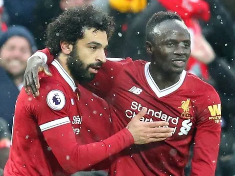 Sao Liverpool nghĩ gì khi bấm thích thông điệp chỉ trích Mane và Salah?!