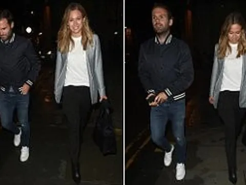 Sao Man Utd tình tứ bên người đẹp trước đại chiến Tottenham