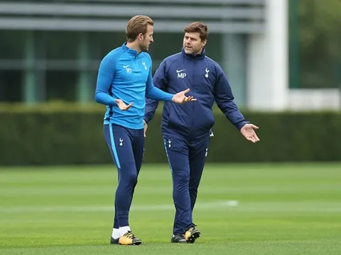 Sao Tottenham chăm chú nghe chỉ thị của Pochettino