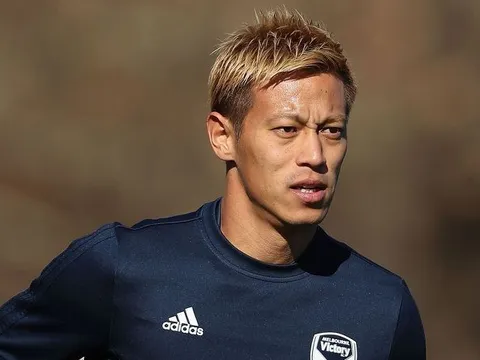 Sắp gặp Việt Nam, HLV Keisuke Honda "bỏ chạy" về Úc?