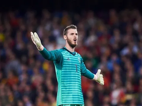 Sắp mất vị trí, sao Man Utd tố bị đối xử 'khắc nghiệt'