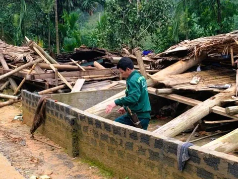 Sập nhà trong mưa dông, bé trai 13 tuổi tử vong thương tâm
