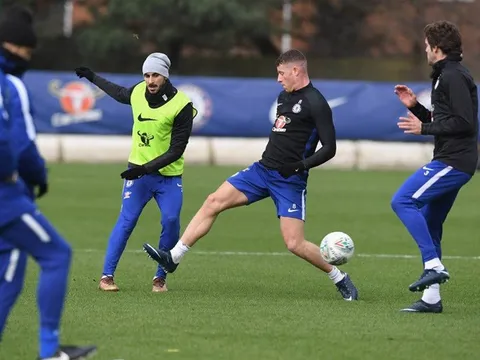 Sarri đã sai khi không xếp cái tên này đá chính trước Man Utd?