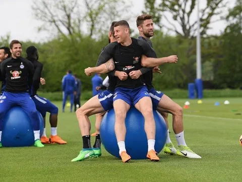 Sarri tăng tình đoàn kết cho Chelsea theo cách không ngờ