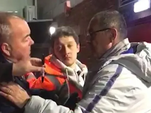 Sarri thừa nhận CĐV nói đúng sau khi bị chửi thẳng mặt