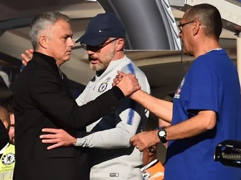 Sarri yêu cầu CĐV Chelsea phải làm điều này với Mourinho
