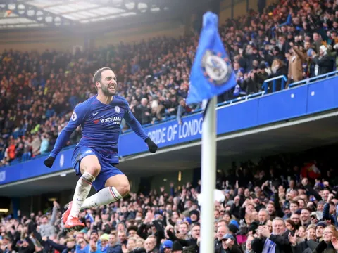 Sau 3 trận, Higuain làm được điều cả Costa lẫn Dorgba không thể