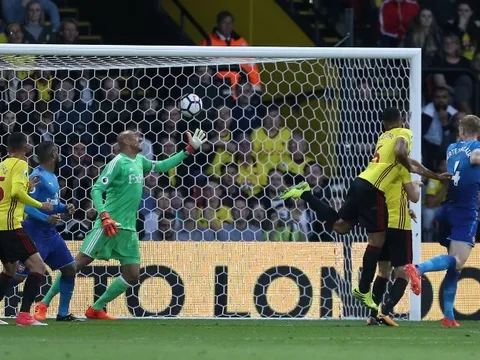 Sau nghìn trùng xa cách, Mertesacker mới ghi bàn