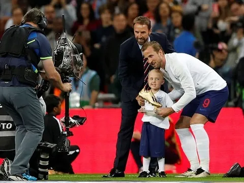 Sau tất cả, Harry Kane đã chạm tay vào 'Chiếc giày vàng'