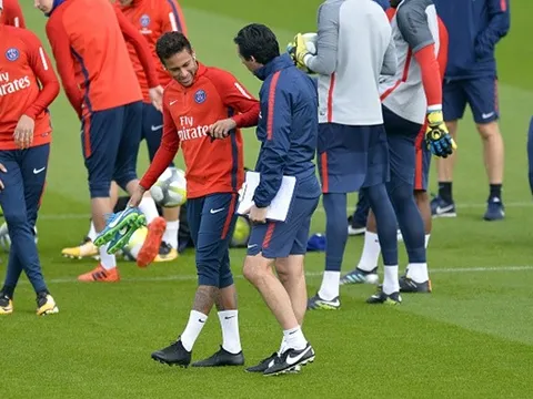 Sau thẻ đỏ, Neymar chủ động "làm hòa" với Unai Emery