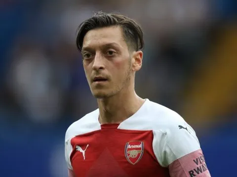 Sau tin đồn hét vào mặt Emery, Ozil sẽ phải giã từ vị trí số 10?