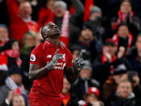 Sẩy chân trước Leicester, Liverpool chưa thể bứt xa khỏi Man City