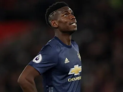 Scholes: "Làm sao Mourinho dám tin tưởng 1 cầu thủ thường xuyên tặng bóng cho đối phương?"