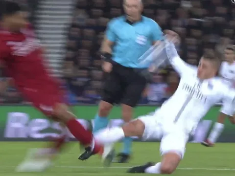 Fan Liverpool "dậy sóng" với pha vào bóng ghê rợn của Marco Verratti