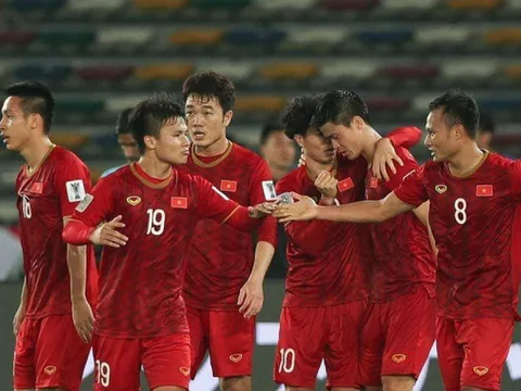 "Cứ đà này, nếu vào vòng 1/8 thì ĐT Việt Nam sẽ còn tạo thêm bất ngờ"